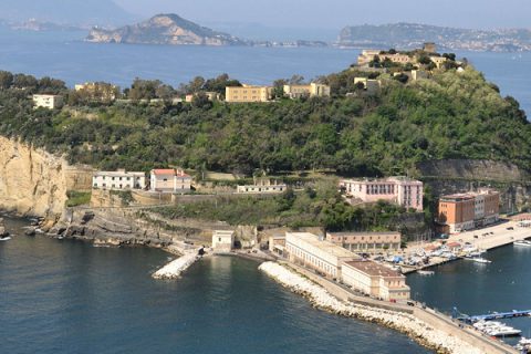 Da “mare fuori” a “scuole dentro”